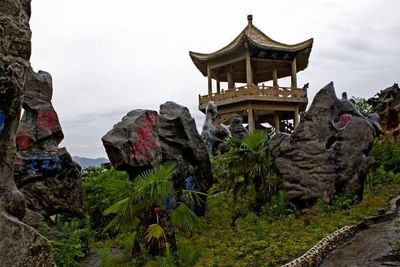 景區(qū)收費(fèi)爭(zhēng)議 當(dāng)“連空氣都要收錢”成為游客吐槽熱點(diǎn)